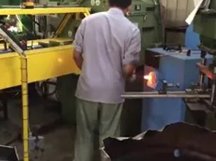 Taiwan utilise une machine de décalaminage de forge sur le continent